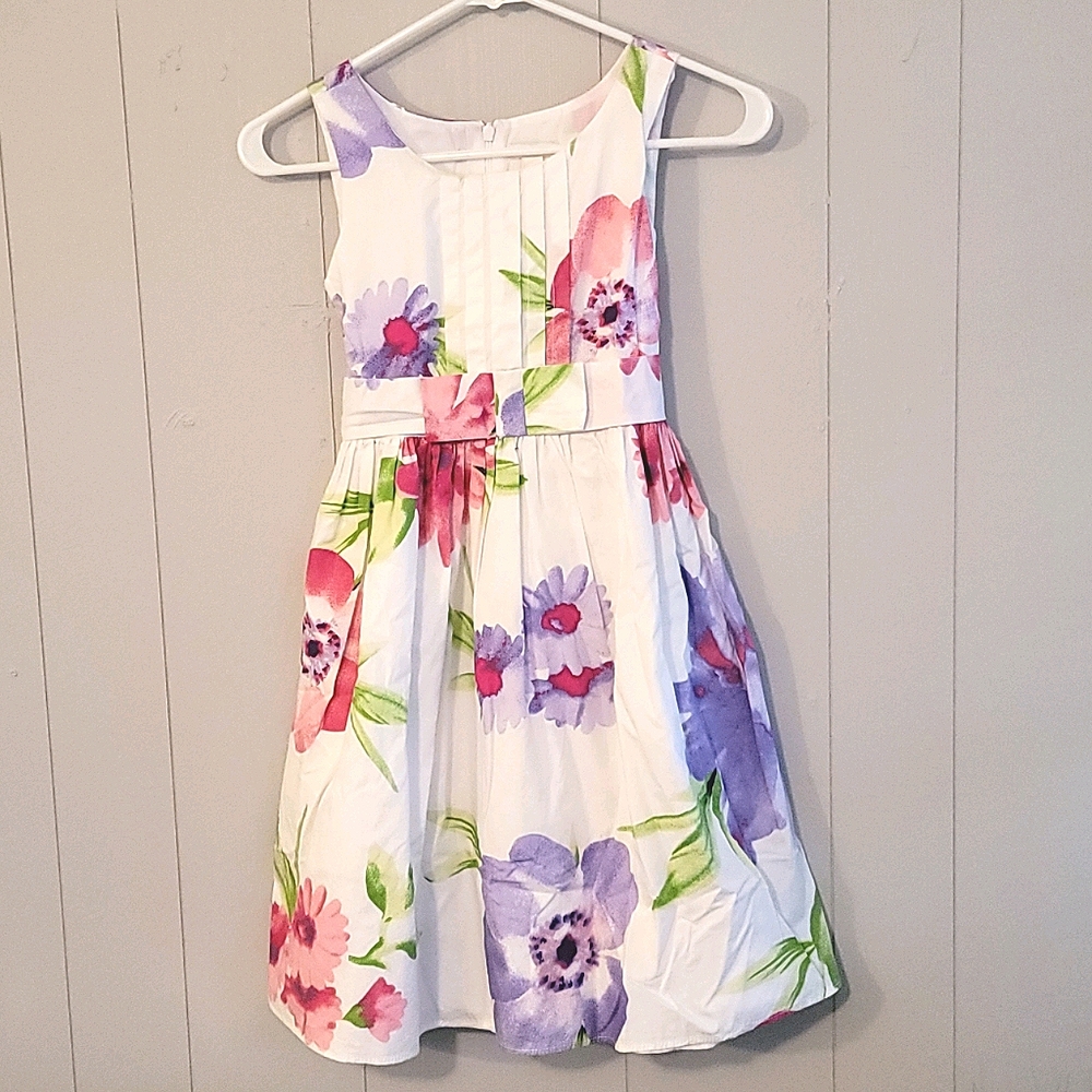 White Sleeveless Dress W/Flowers 💐